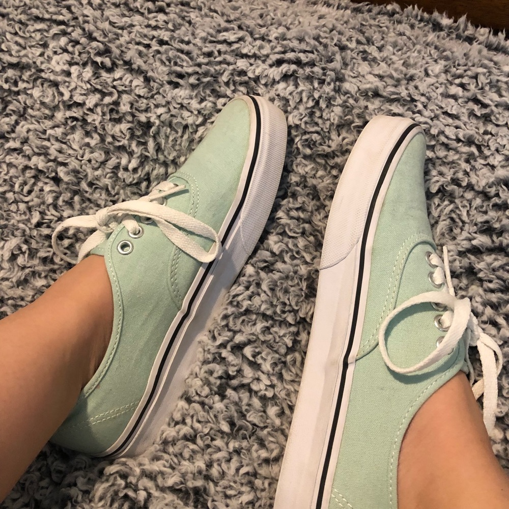 VANS - Picture 2 of 6